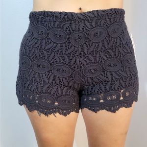 Billabong lace gray/black shorts